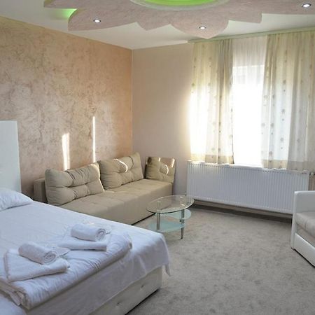 Villa Lunar Lux Kruševac Buitenkant foto