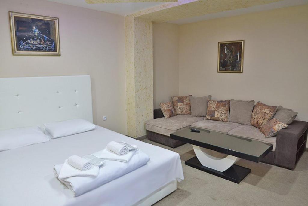 Villa Lunar Lux Kruševac Buitenkant foto